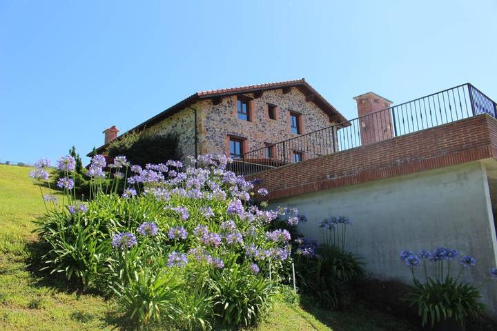 Casa rural para 2 personas, con piscina además de jacuzzi y jardín en Cantabria - 2