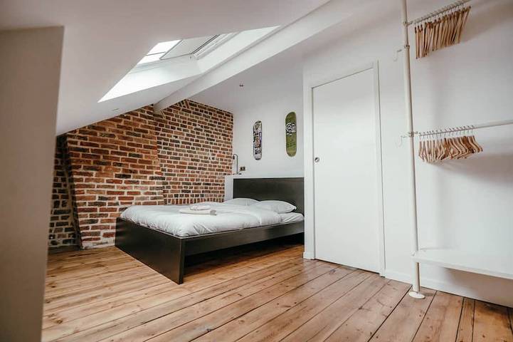 Apartamento entero, Duplex 4pers - 100m du Métro - Smarttv - Fibre in Wazemmes (Lille), Lille
