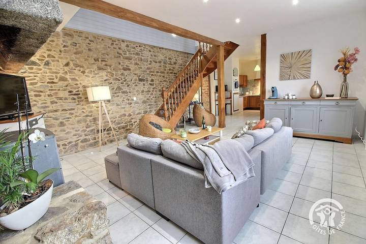 Gîte pour 6 personnes, avec jardin et terrasse à Coatréven - 4