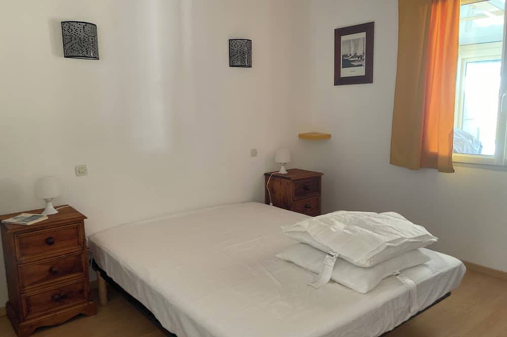 Vacation home on enclosed land 800 metres from the beach and shops in Mesquer, Côte d'Amour