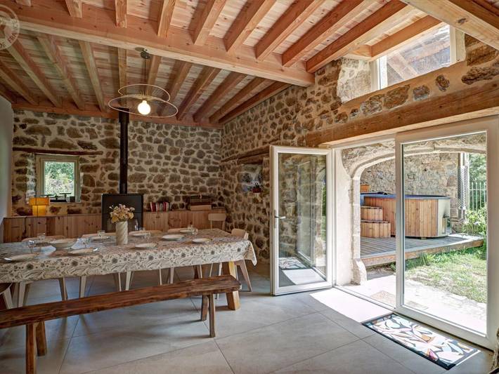 Gîte de charme à Usson-en-Forez avec bain nordique et confort haut de gamme in Usson-en-Forez, Montbrison