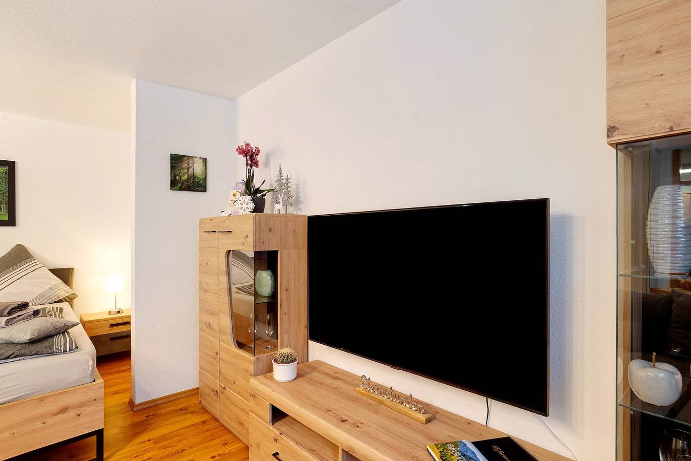 Estudio entero, Estudio 'Schwarzwaldnestle' con vistas a la montaña, Wi-Fi y aire acondicionado in Bad Wildbad, Northern Black Forest