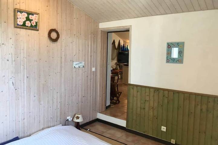 Stay by the ocean in a pretty 19th-century house near the beaches. in Brem-sur-Mer, Loire-Tal
