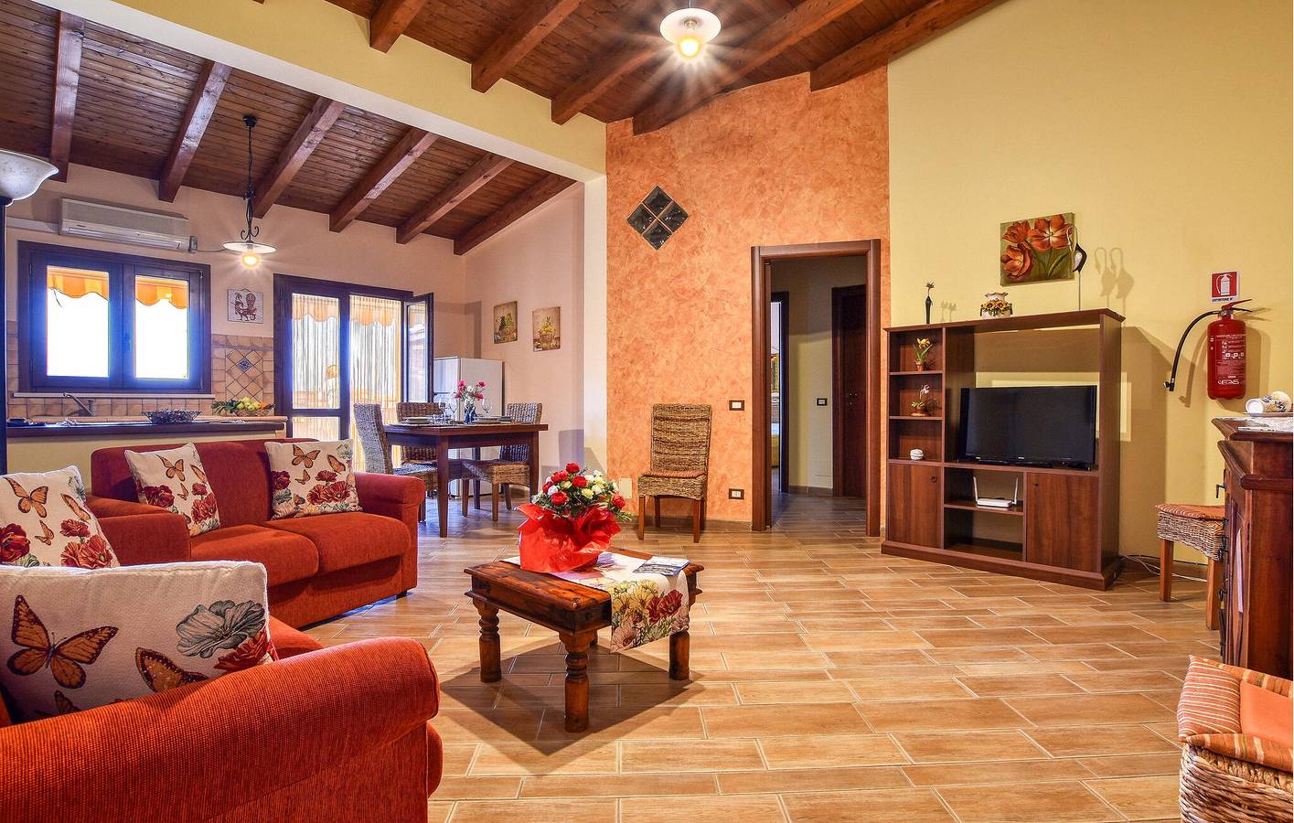 Geheel vakantieappartement, Gezellig appartement van 90 m² met uitzicht op zee, terras en wifi in Trappeto, Provincie Palermo