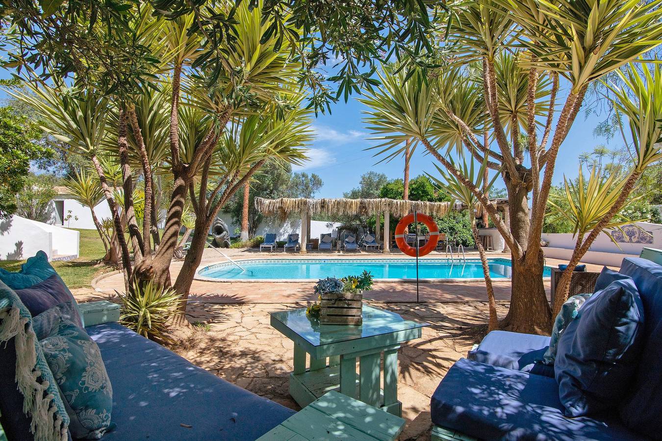 Apartamento inteiro, Apartamento 'Casa De Mondo - Blue Room' com Piscina Partilhada, Wi-Fi e Ar Condicionado in Boliqueime, Distrito de Faro