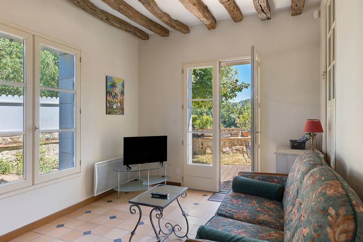 Holiday Home 'Quai De Loire' with Private Terrace, Private Garden and Wi-Fi in Chouzé-sur-Loire, Loiredalen