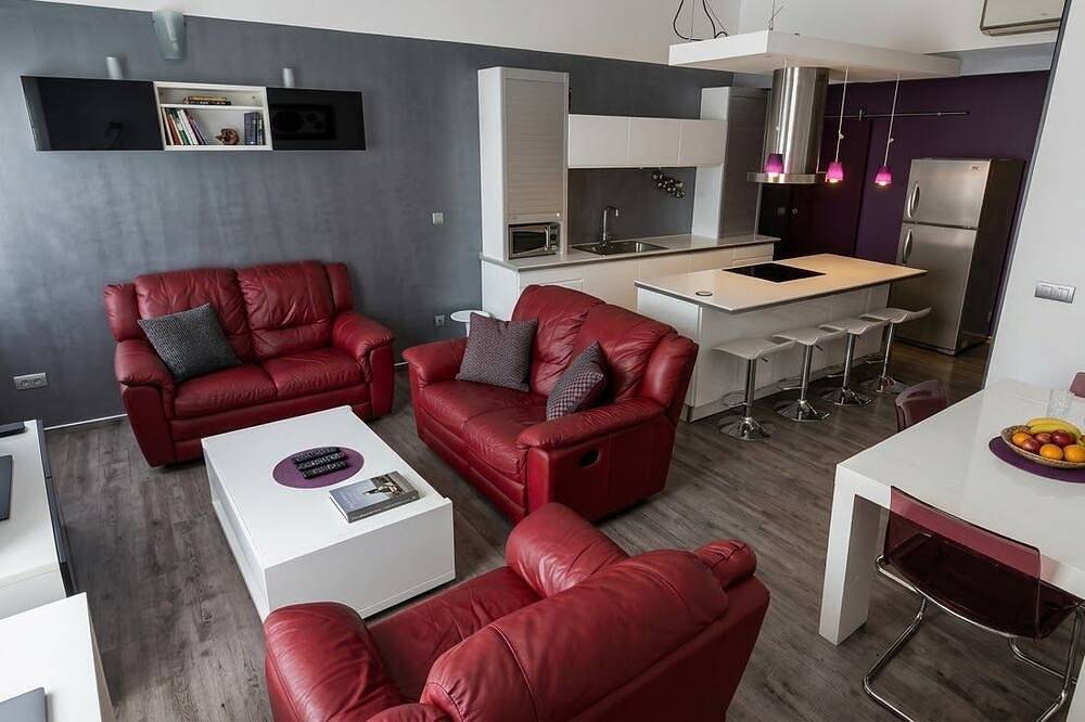 Grand logement spacieux en centre ville in Pierrelatte, Région de nyons