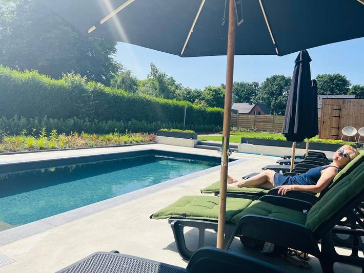 Ferienhaus für 10 Personen, mit Sauna und Whirlpool sowie Garten und Pool