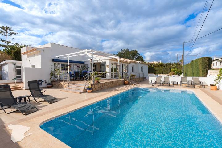 Ferienhaus für 8 Personen, mit Balkon und Garten