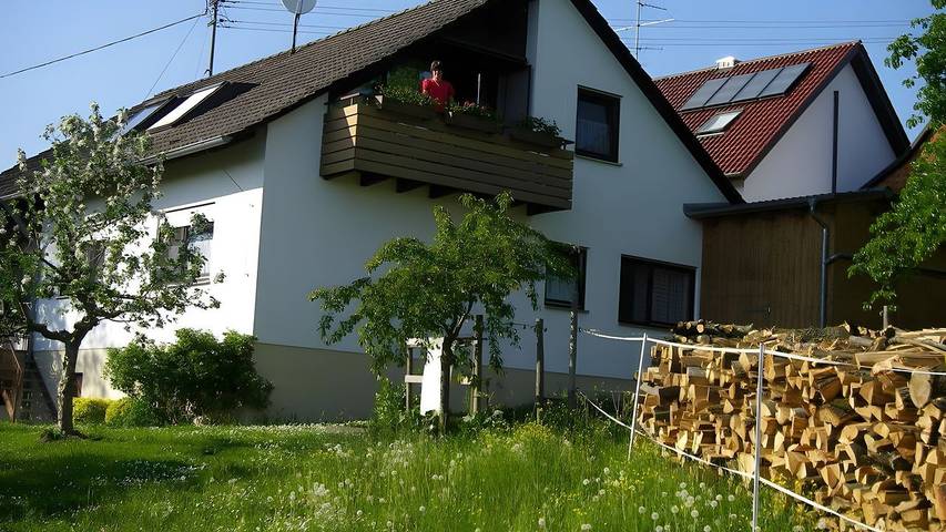 Vacation apartment for 2 people, with yard in Salem