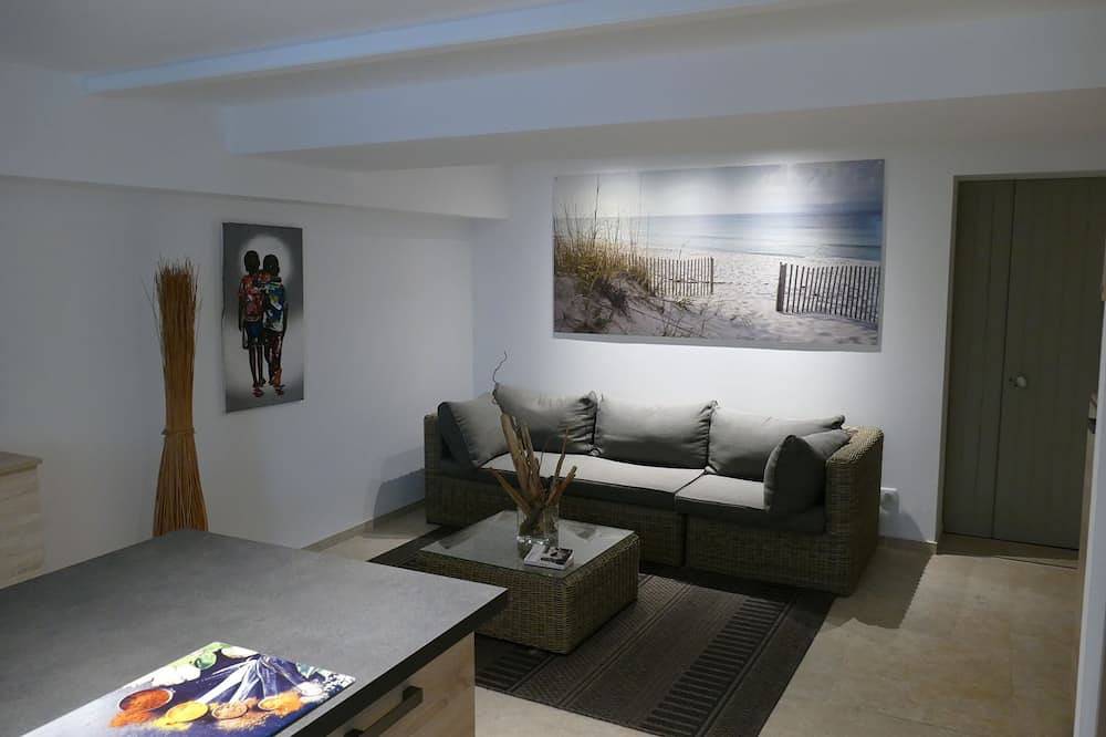 Entire apartment, Garden apartment with private pool in Périgueux, Périgord Blanc
