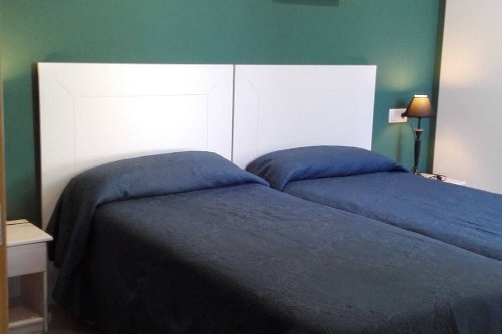 House in Galicia, 5 minutes beaches, with garden and pool in Boiro, Rías Baixas