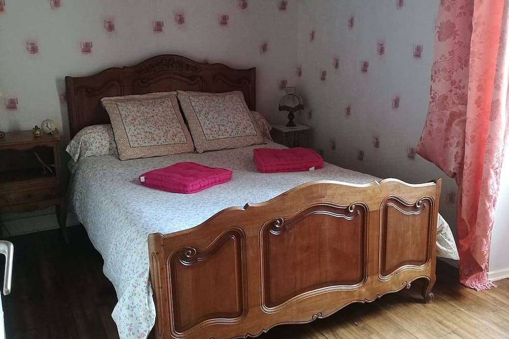 Ruhiges Ferienhaus mit Pool und völlig privaten Fischteich in der Nähe von Lascaux. in Thenon, Périgord Noir