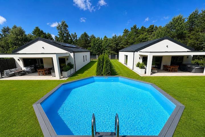Ferienhaus für 8 Personen, mit Whirlpool und Pool sowie Sauna