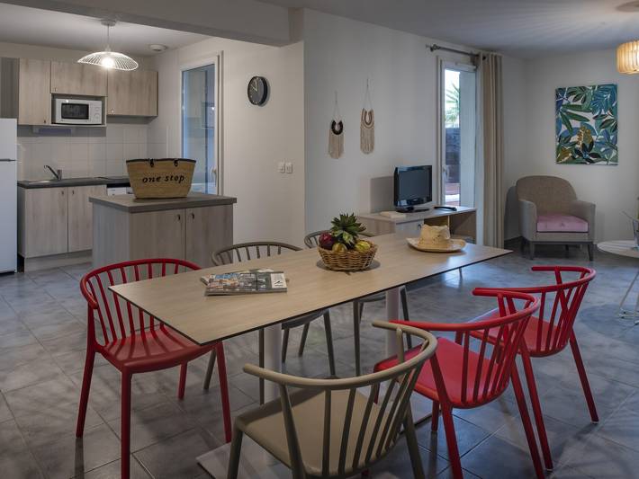 Location de vacances pour 8 personnes, avec Terrasse et Piscine à Fabrègues