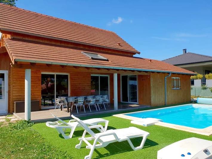 Villa pour 10 personnes, avec Jacuzzi et Terrasse ainsi que Jardin et Piscine