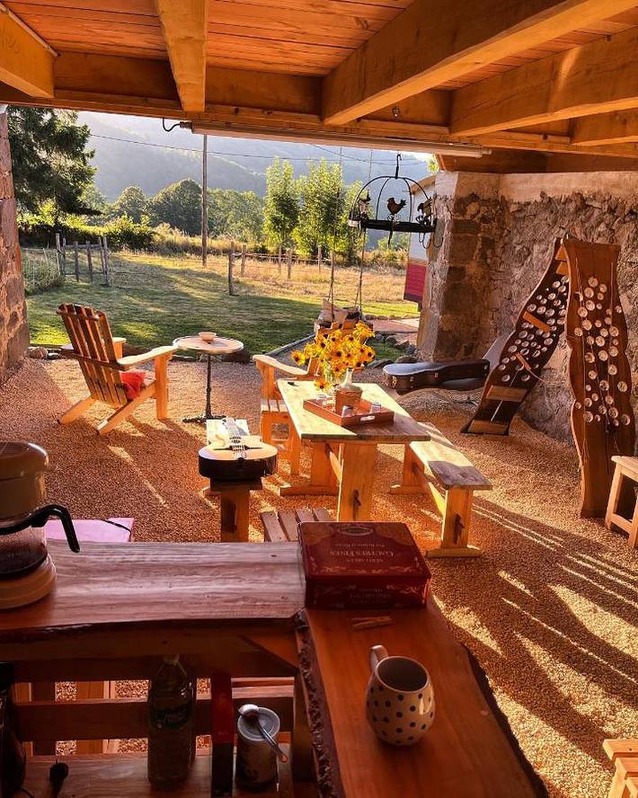 Location de vacances pour 4 personnes, avec jardin ainsi que vue et terrasse, adapté aux familles à Jou-sous-Monjou - 4