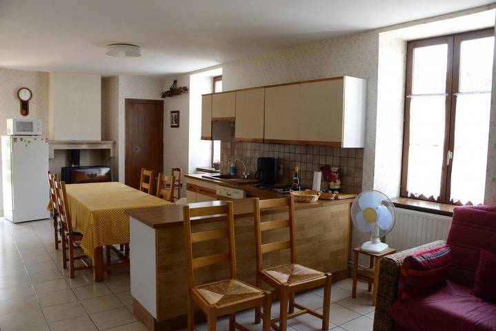Gîte pour 4 personnes, avec Terrasse ainsi que Jardin et Piscine dans Saône-et-Loire - 2