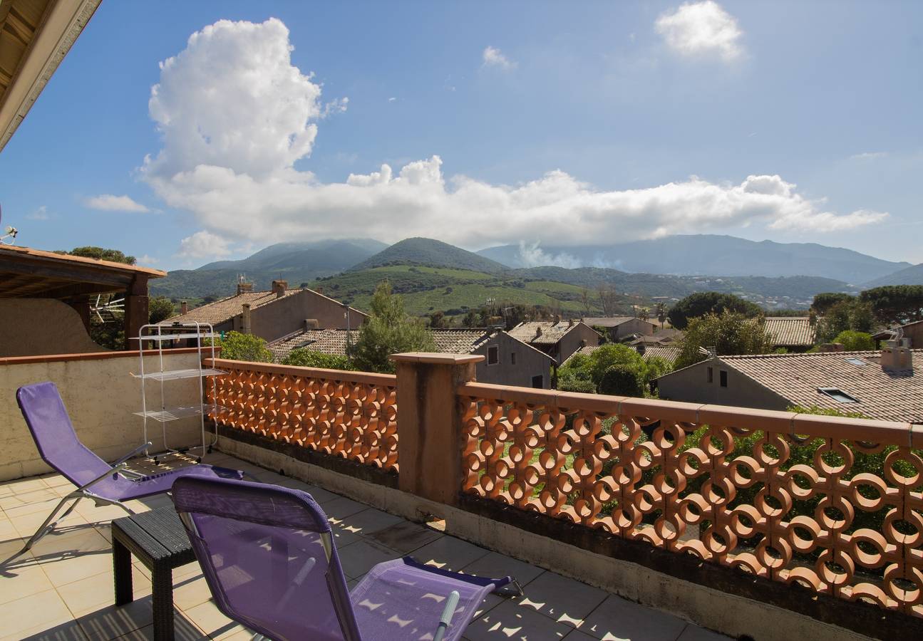 Entire apartment, Apartment 'Le Figuera' with Sea View, Wi-Fi and Air Conditioning in Appietto, Ajaccio region