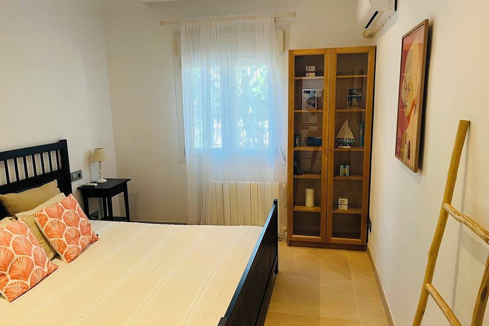 Villa de Diseño, azotea con vista panorámica al mar, hermoso jardin, piscina in Badia Gran, Lluchmayor