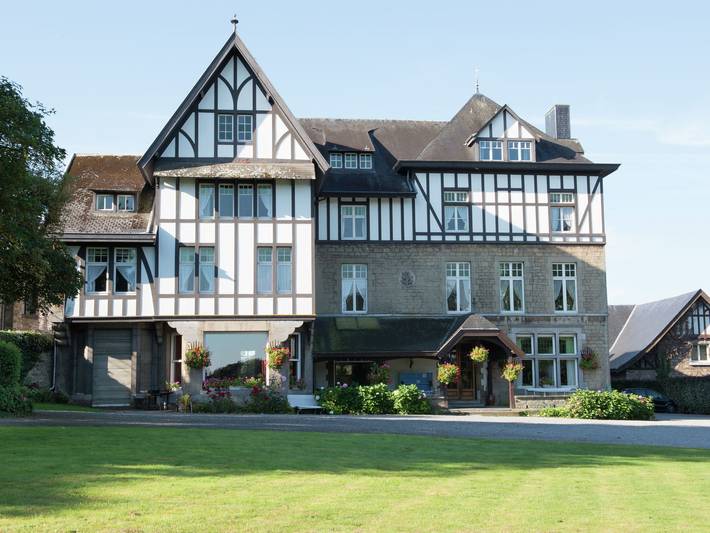 Gîte pour 9 personnes, avec Terrasse ainsi que Jardin et Piscine à Theux