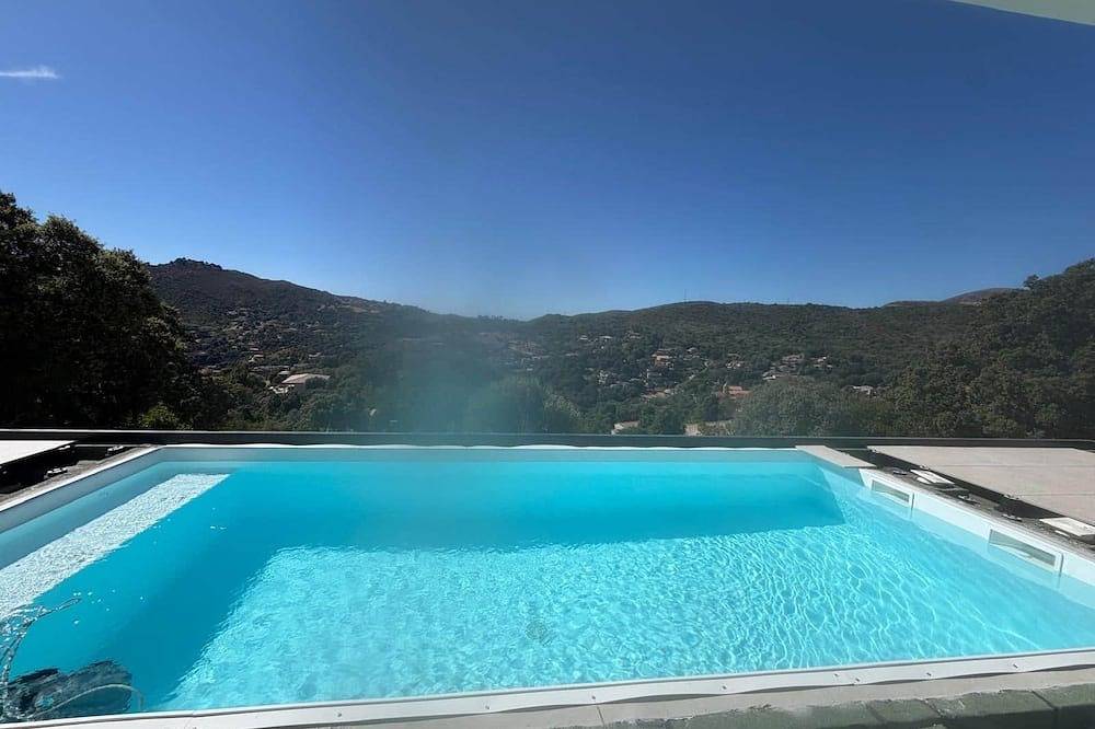 « Maison Ninina » Villa Ninina  – Villa spacieuse avec piscine, vue dominante... in Alata, Région d'Ajaccio
