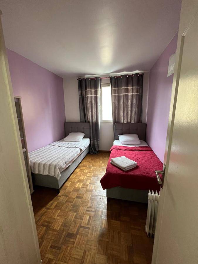 Gîte pour 6 personnes dans Stade Yves du Manoir - 3