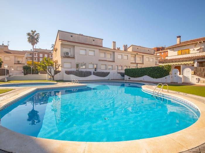 Casa de vacaciones para 8 personas, con piscina además de balcón y piscina para niños - 1