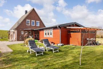 Ferienhaus „Kapitänsstuv“ mit privater Terrasse, Garten und WLAN