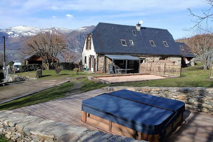 Gîte pour 20 personnes, avec Jacuzzi et Jardin à Saint-Pastous