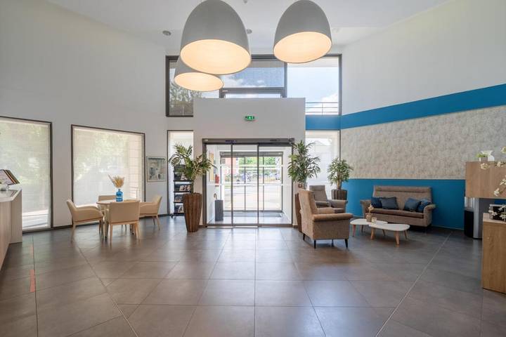 Location de vacances pour 2 personnes, avec terrasse à L'Isle-d'Abeau