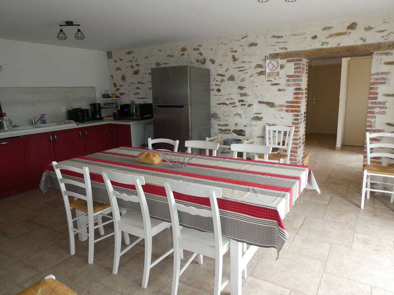 Maison rénovée en pleine campagne avec terrain, terrasse et équipements familiaux in La Roche-sur-Yon, Vallée de la Loire