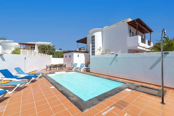 Villa for 8 people, with Garden in Puerto del Carmen Old Town