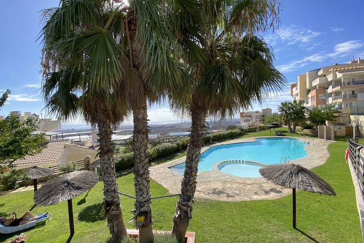 Apartamento de vacaciones para 4 personas, con Terraza además de Jardín y Piscina en Bonalba