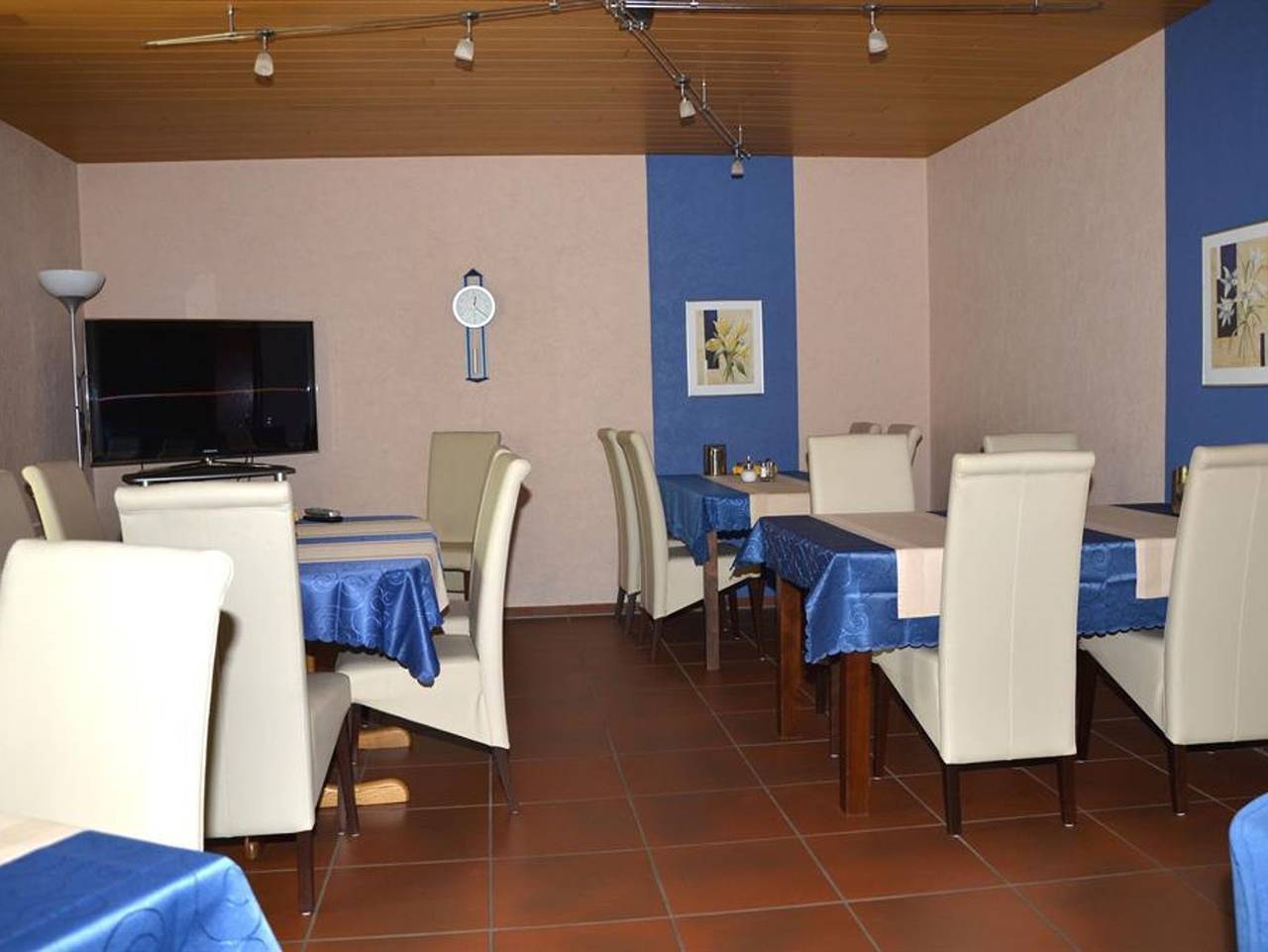 Ganze Ferienwohnung, Ullas Gästehaus - Fewo Eg, Dusche, Wc, 2 Schlafräume in Munster (Niedersachsen), Landkreis Heidekreis