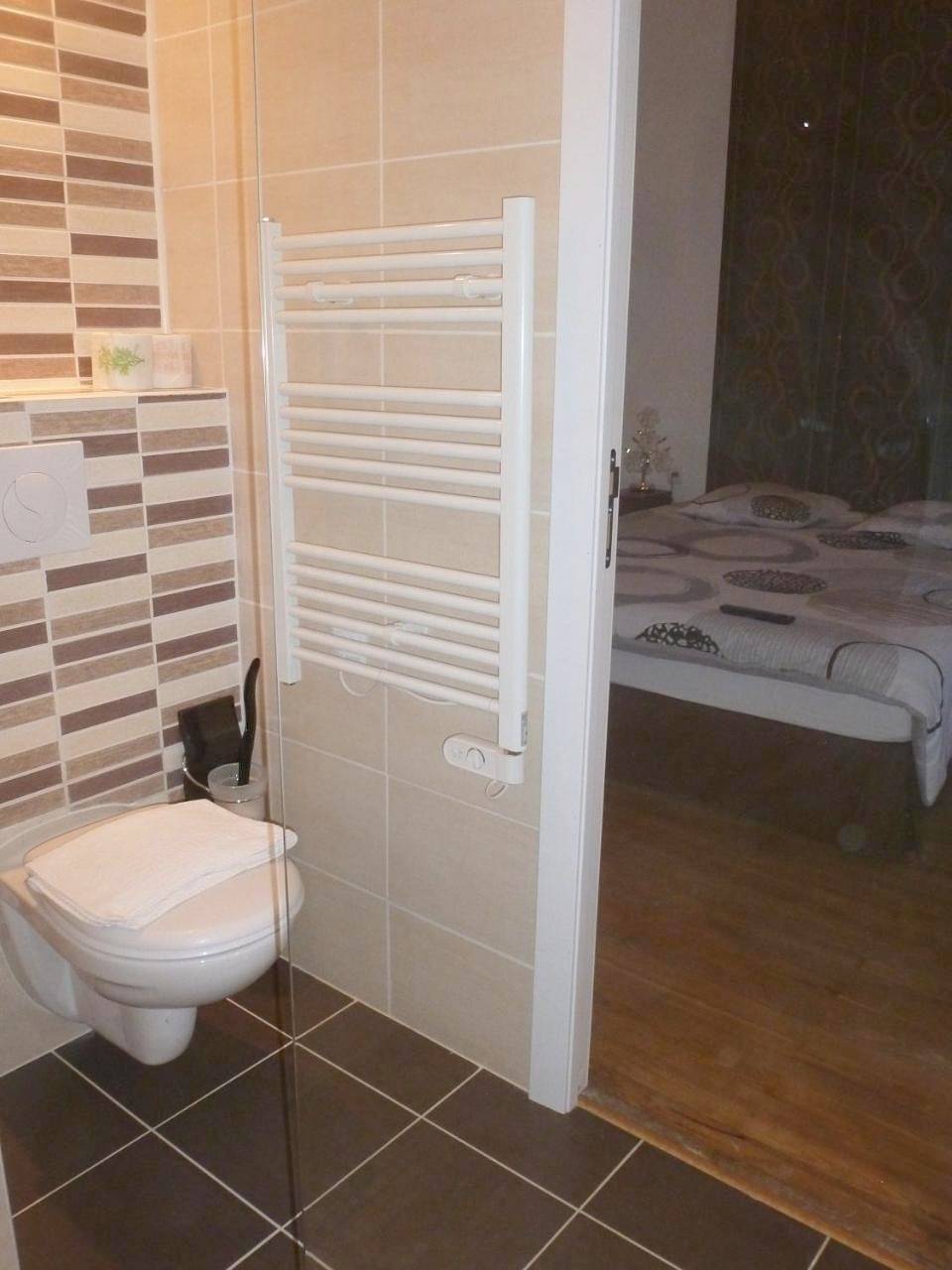 Chambre d'Hôtes La Rose des Vents in Sathonay-Camp, Lyon et ses environs