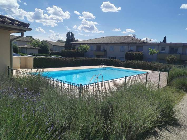 Gîte pour 4 personnes, avec terrasse ainsi que piscine et jardin à Vinassan