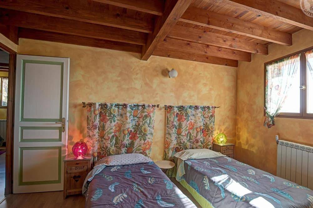 Gîte spacieux avec cour sécurisée - 6 pers. in Chavanay, Parc Naturel Régional du Pilat
