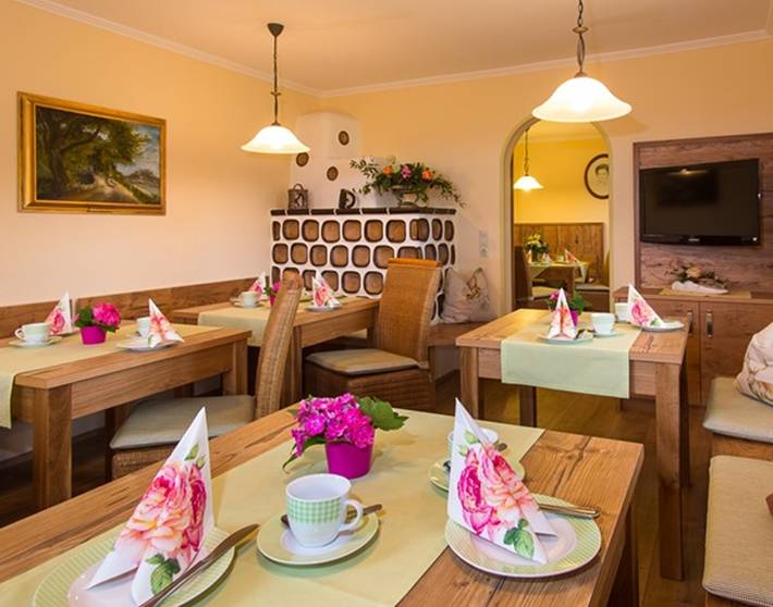 Ganze Ferienwohnung, Ferienwohnungen Scheiblegger inkl. Chiemgaukarte - Ferienwohnung Unternberg 45qm, Terr., Küche, Behinderteng., 1 Schlafzimmer in Ruhpolding, Bayerische Alpen