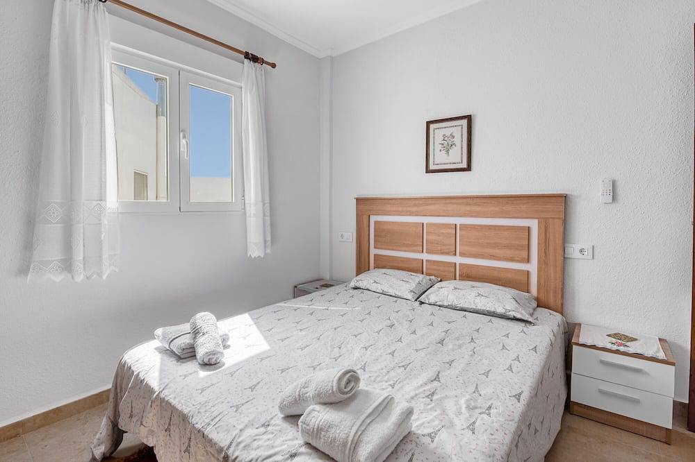 Apartamento entero, Apartamento 'Gata De Gorgos' con vistas a la montaña, balcón y Wi-Fi in Gata de Gorgos, Costa Blanca