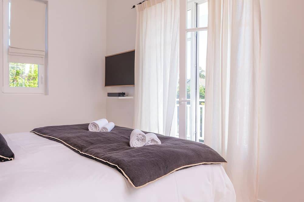 Villa Les Peupliers avec piscine privée et sauna à Royan en bord de mer in Royan, Côte de Beauté