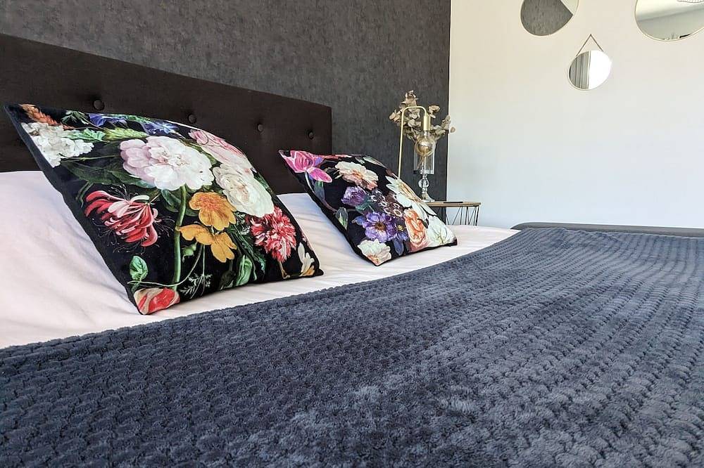 Entire apartment, Le Boudoir d'Emma | Private Jacuzzi | Relaxation in Alençon, Alençon region
