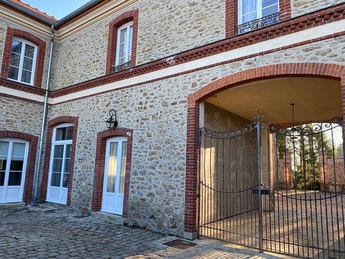 Gîte pour 14 personnes, avec piscine ainsi que jardin et terrasse, animaux acceptés dans Seine-et-Marne - 2