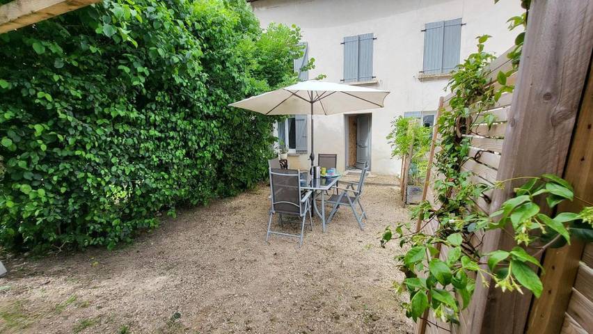 Gîte pour 4 personnes, avec terrasse dans La Chapelle-de-la-Tour