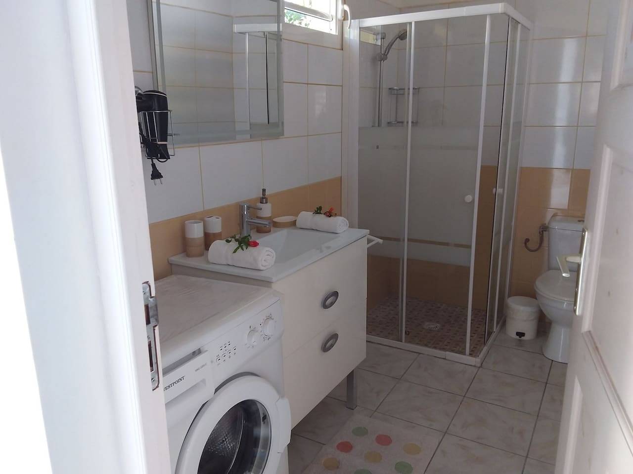 Welcoming House in Le Moule with Shared Pool in Le Moule, Guadeloupe (Caribbean)