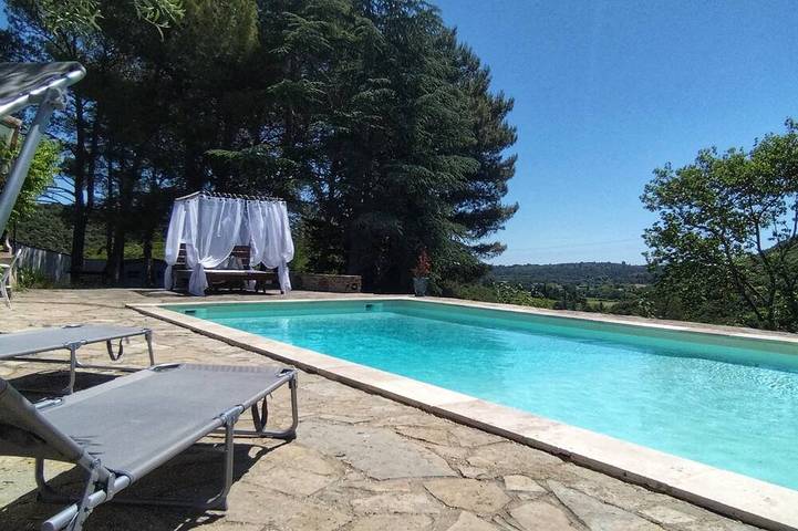 Location de vacances pour 9 personnes à Vailhauquès
