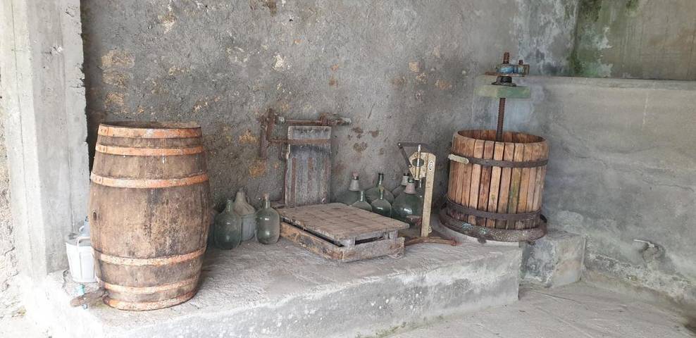 Casa rural para 10 personas, con vistas además de piscina y terraza, Se admiten mascotas en Teo - 3