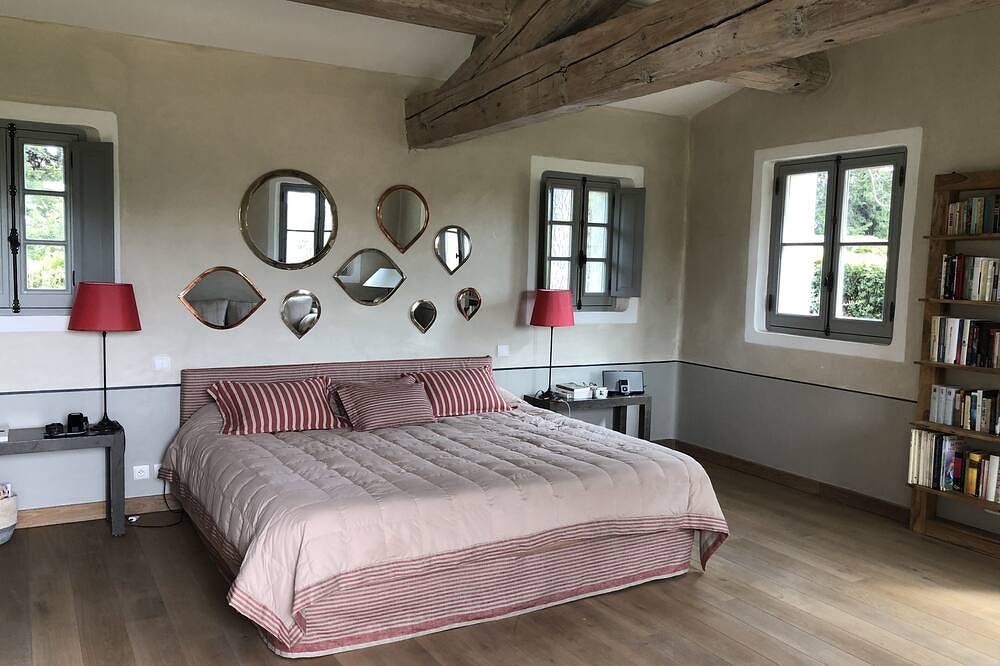 Superbe villa Couëlle dans le domaine de Redon. avec piscine, tennis et grand jardin in Mouans-Sartoux, Côte méditerranéenne (France)
