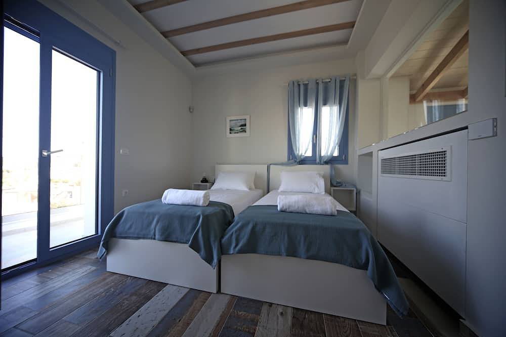 Villa with view & private pool near the sea in Kalyves, Chania und Umgebung