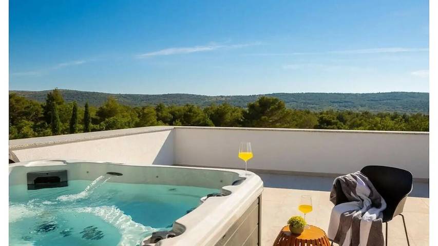 Villa pour 12 personnes, avec Balcon et Terrasse ainsi que Piscine et Sauna à Šibenik - 2